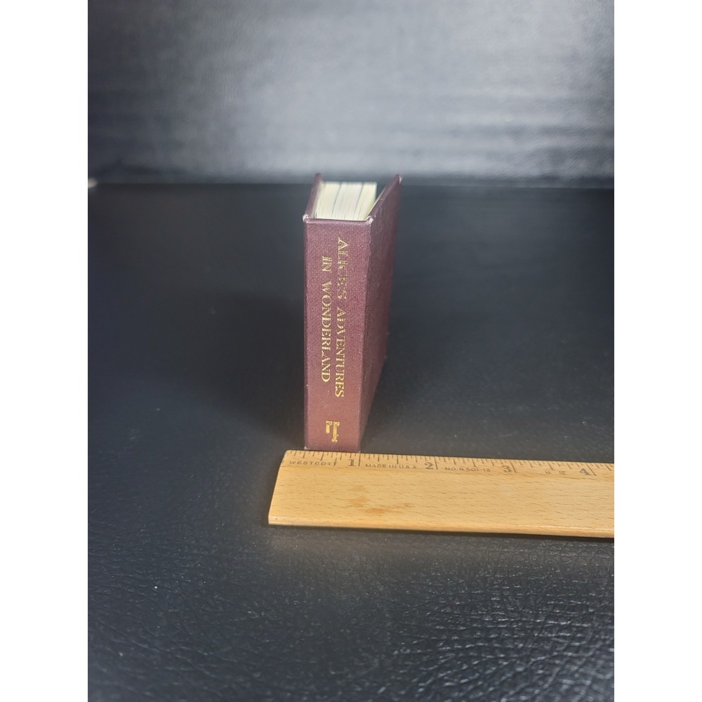 Vintage 1993 MINIATURE Full BOOK  Alice´s Adventures in Wonderland